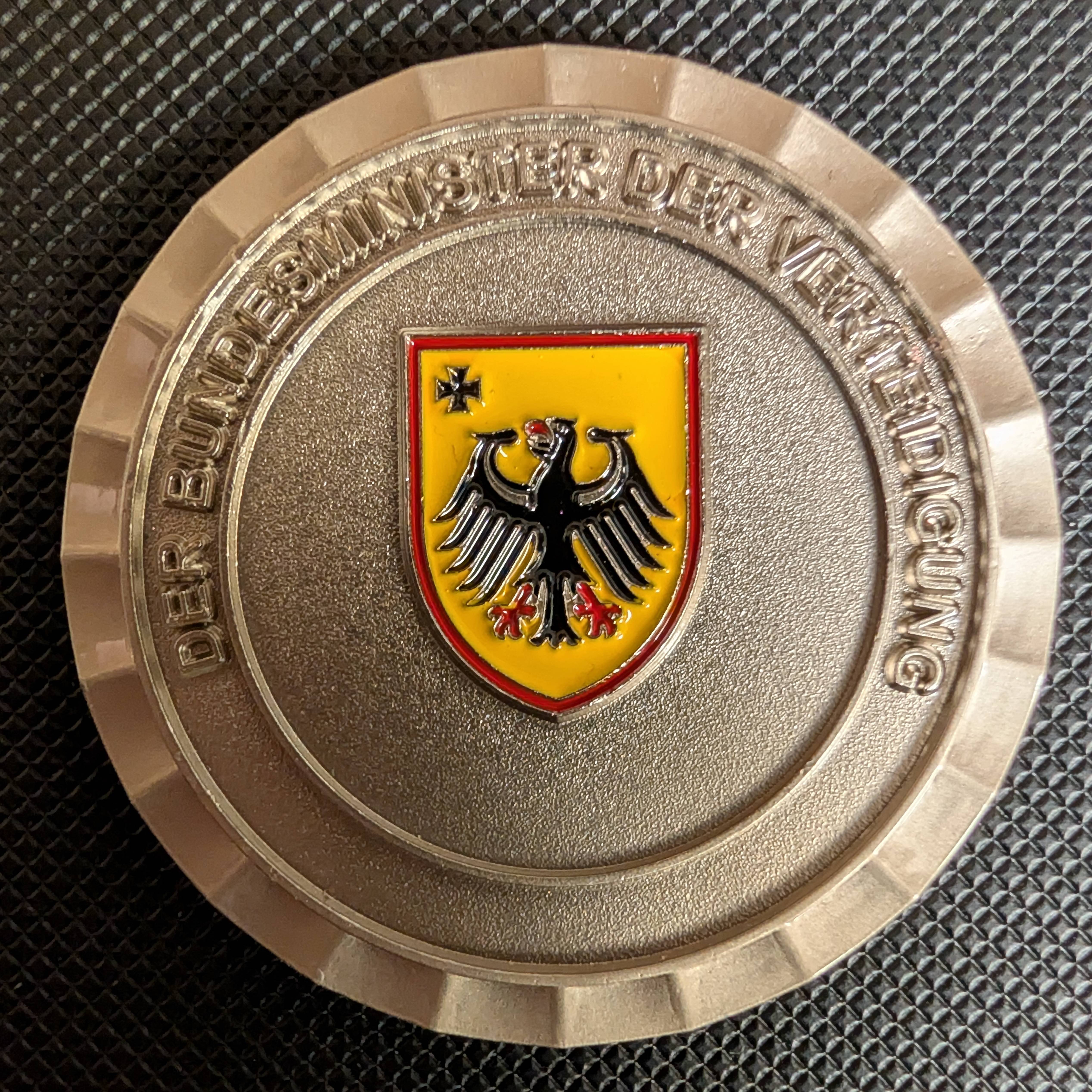 Coronahilfe Bundeswehr - Der Bundesminister der Verteidigung — front