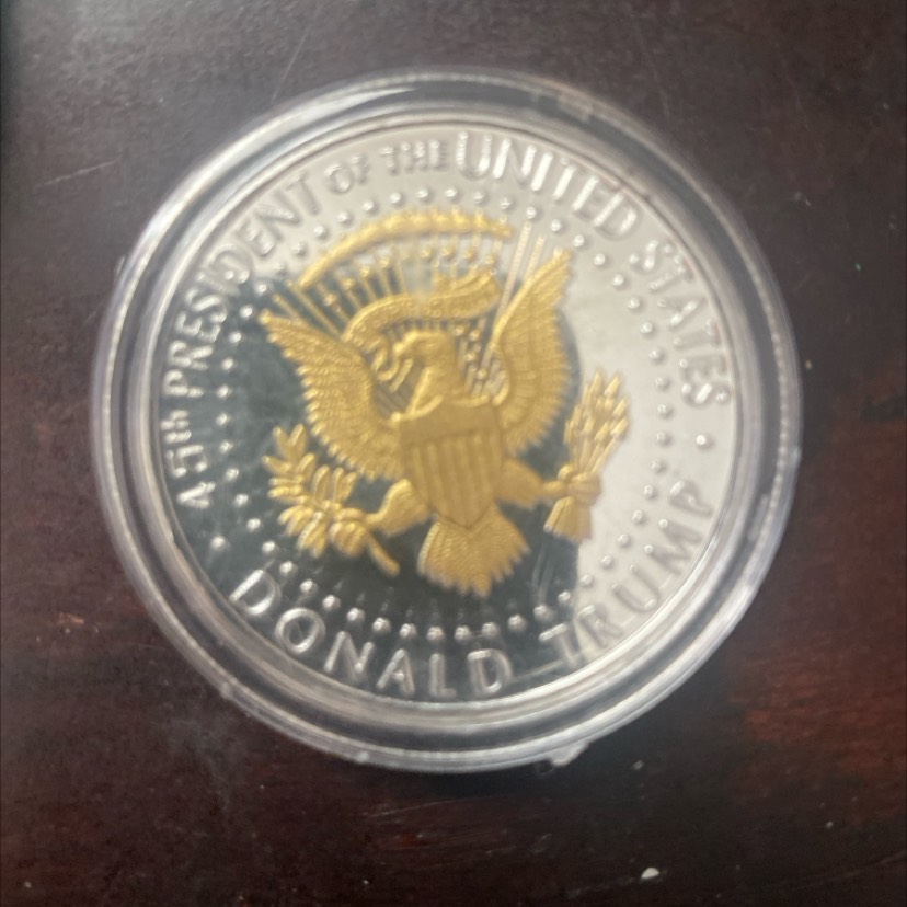 Donald Trump 45th President Commemorative Coin – A Story of Patriotism and Personal Pride — back