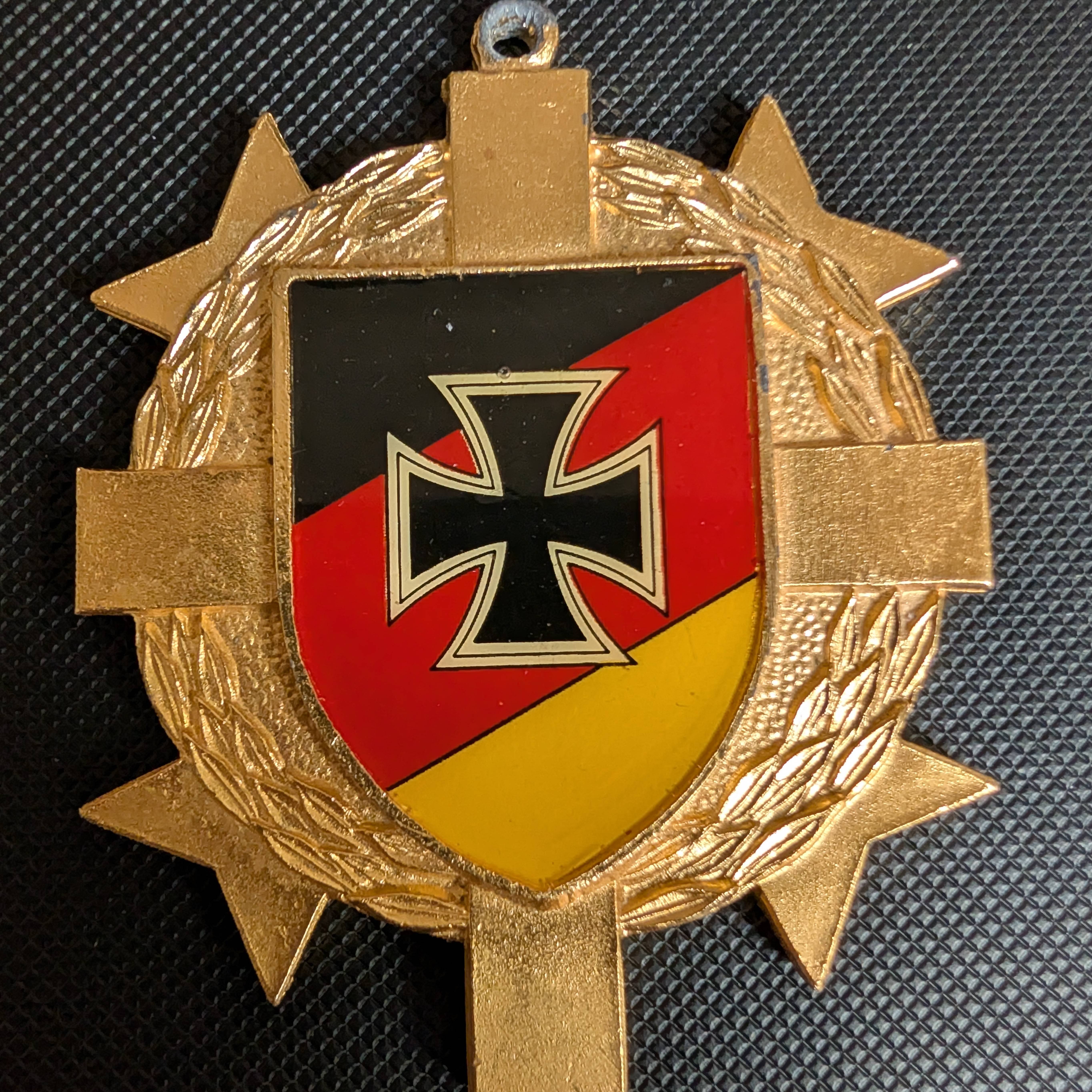 Ehrenkreuz der Bundeswehr in Gold — front
