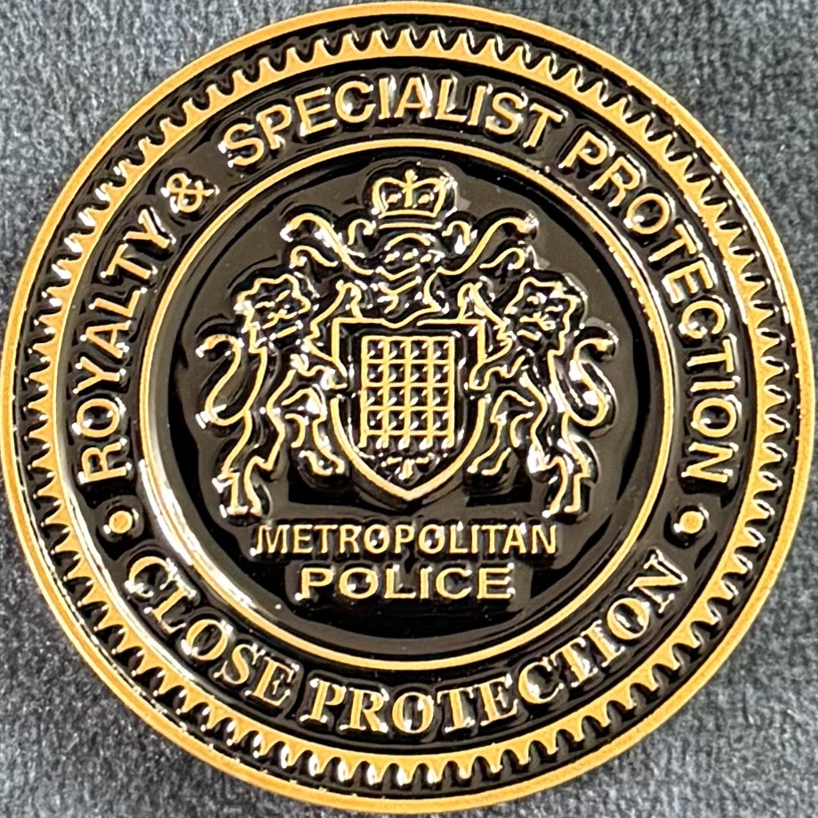 Metropolitan Police Home Secretary Protection Team Challenge Coin - Gold — back