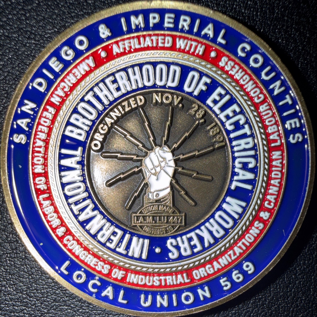 LU 569 — back