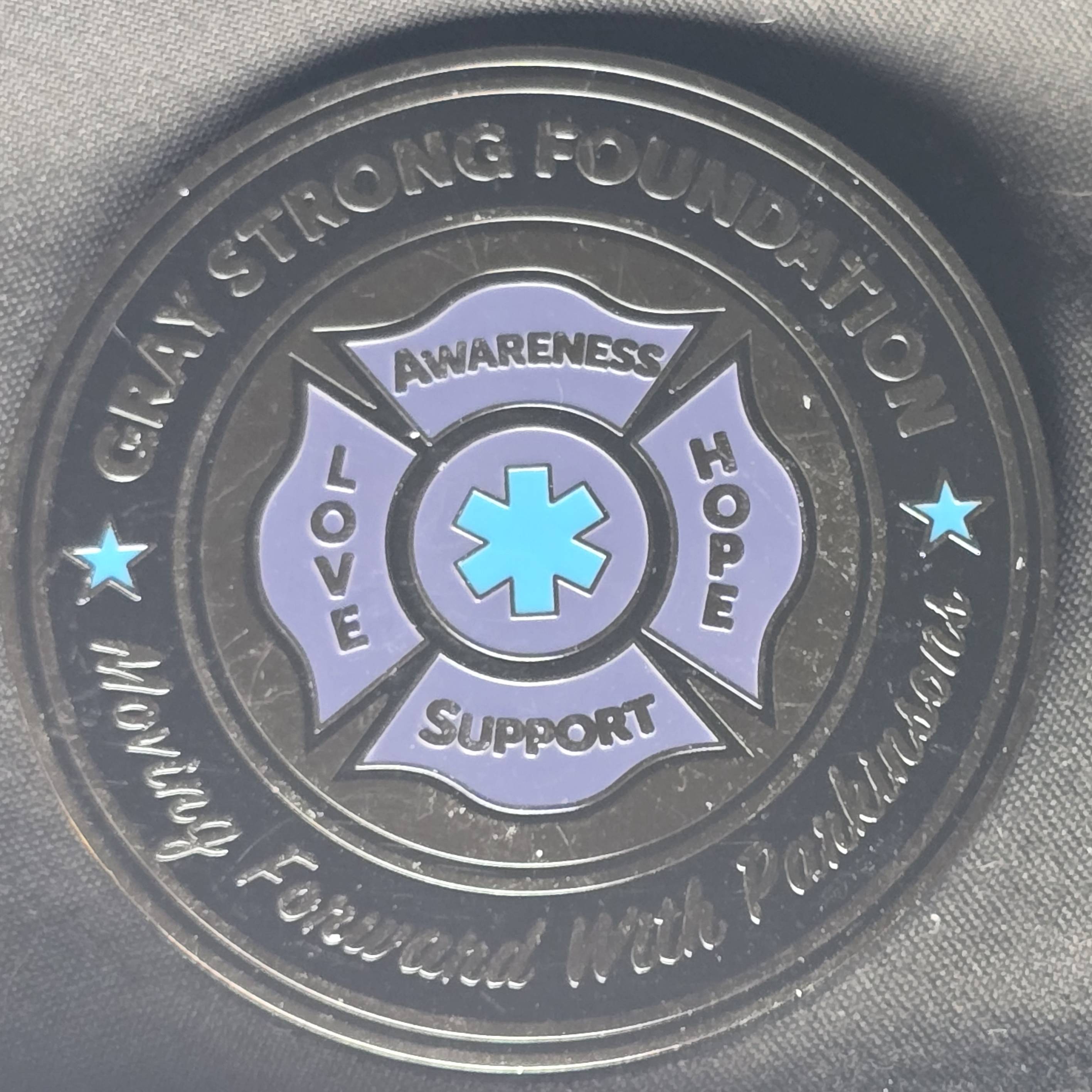 Gray strong foundation. — front